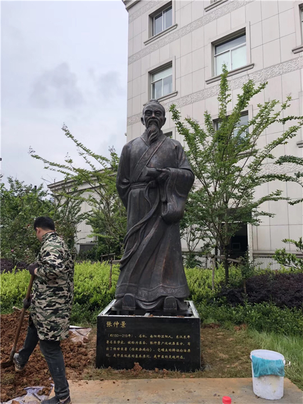 鑄銅張仲景雕像.jpg 鑄銅張仲景雕像.jpg